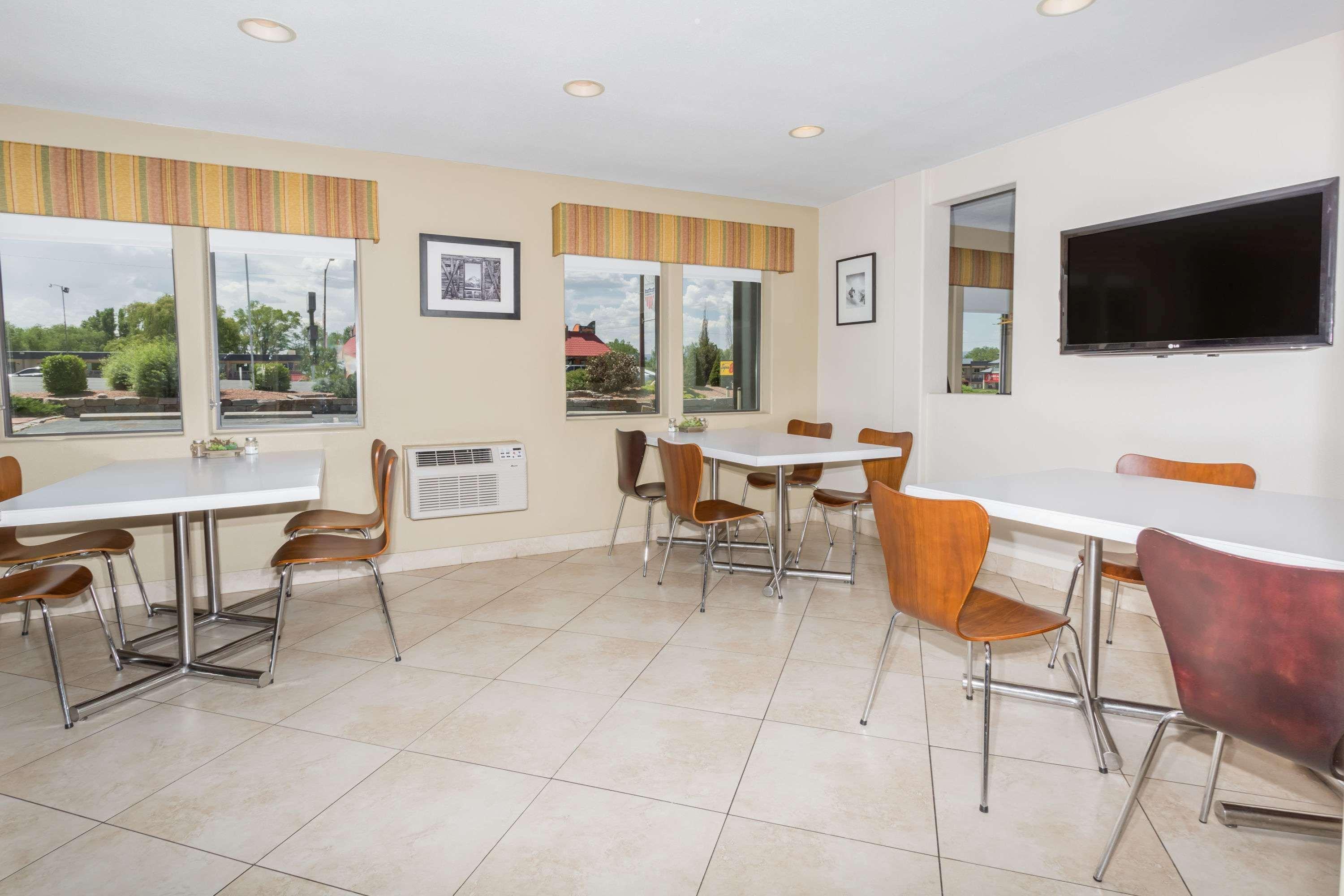 Motel Super 8 By Wyndham Montrose Extérieur photo