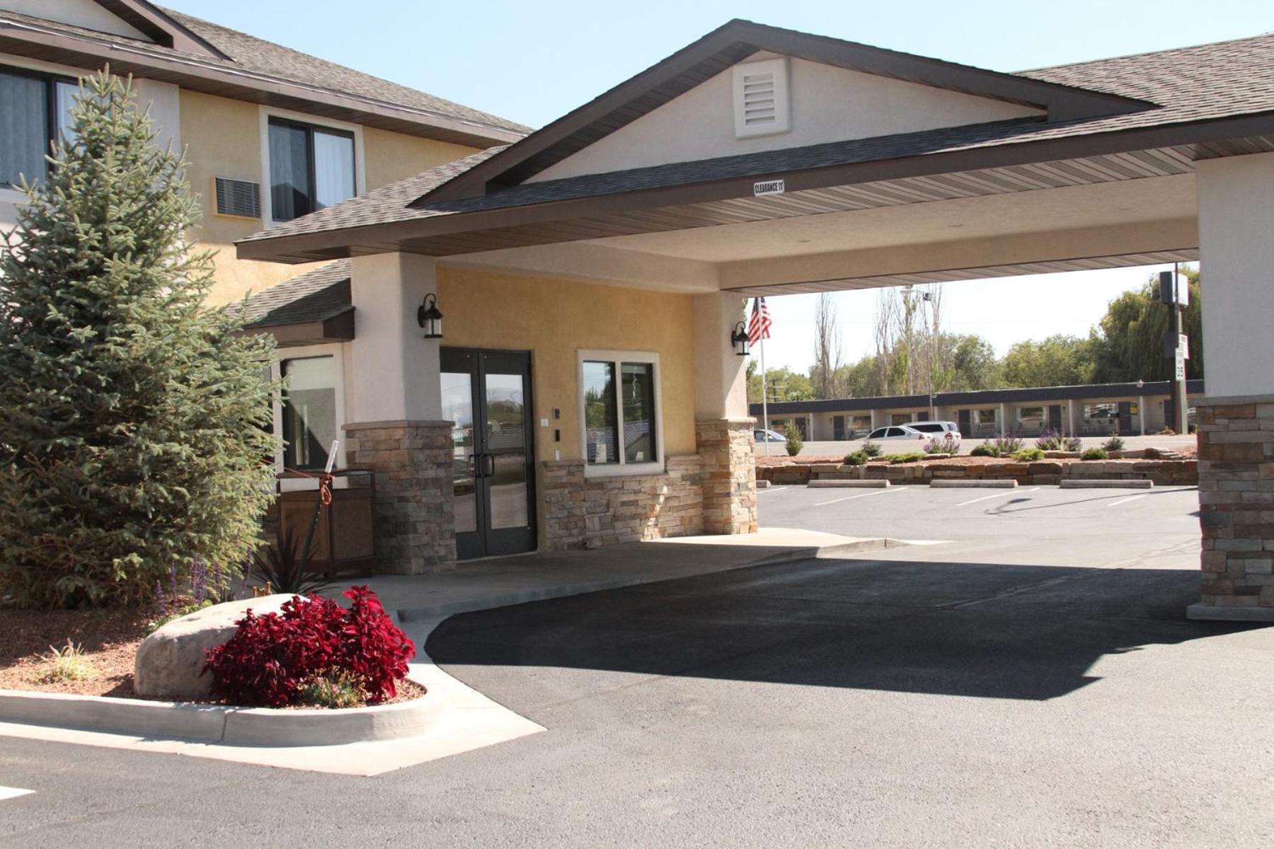 Motel Super 8 By Wyndham Montrose Extérieur photo